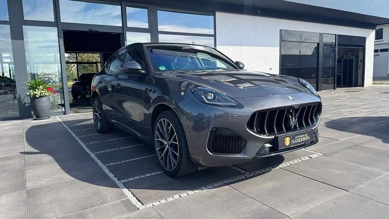 Grau Gebraucht 2022 Maserati Grecale GT SUV | 63.490 € (Etwas zu teuer) - Bild 1/4
