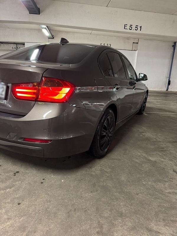 Gebraucht BMW 320 184 PS (135 kW) 2013 Braun Limousine