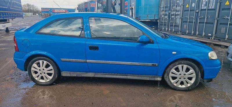 Usado Opel Astra 101 HP (74 kW) 2001 Azul Coupé