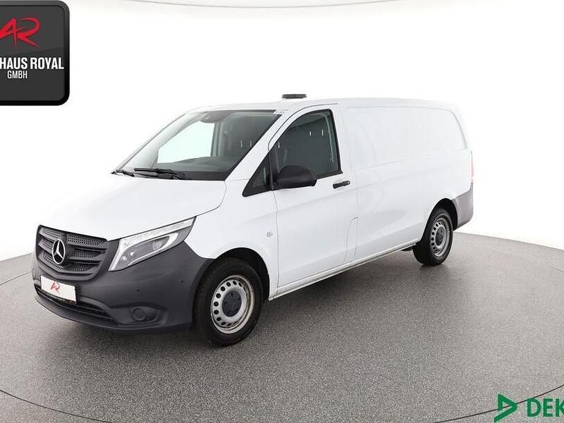 Weiß Gebraucht 2021 Mercedes Vito Van / Kleinbus | 24.880 € (Superpreis) - Bild 1/4