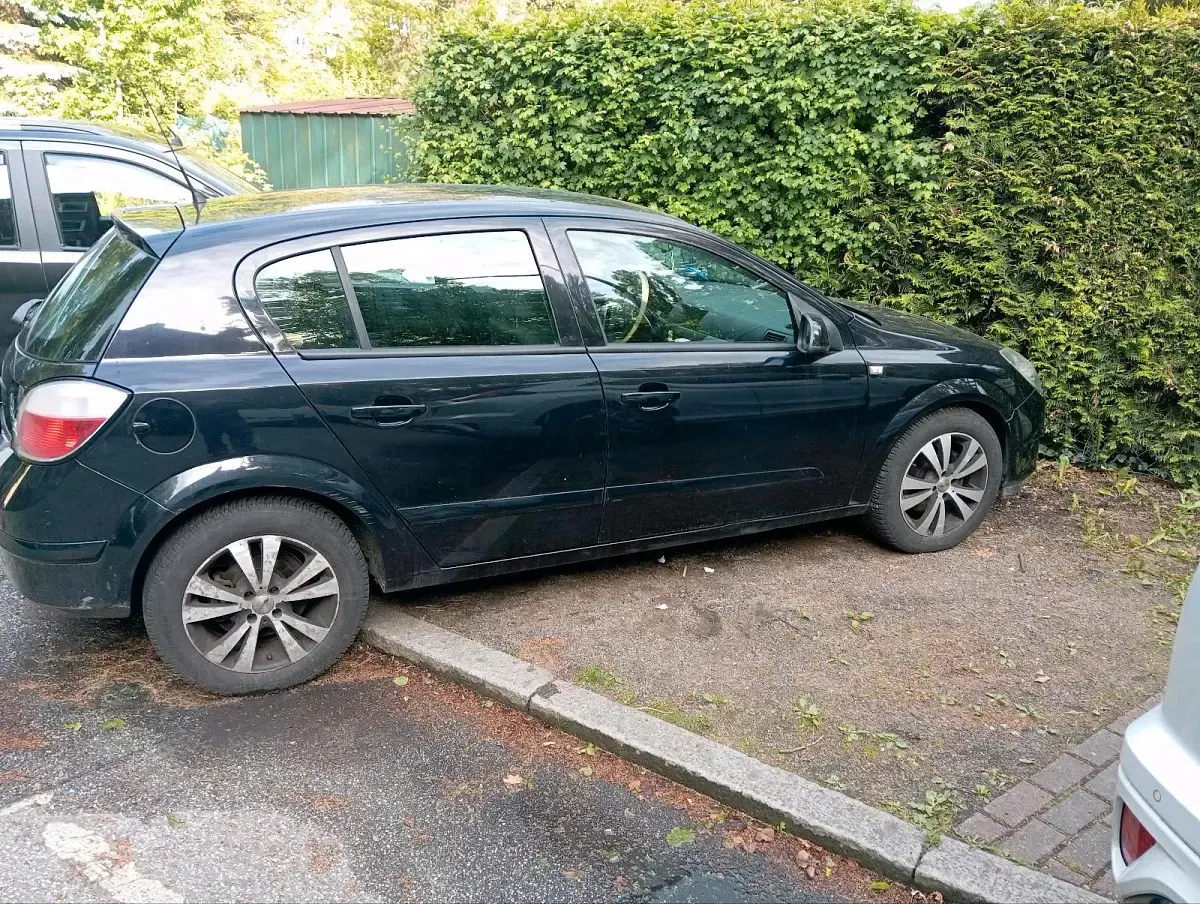 Brugt Opel Astra 105 HK (77 kW) 2005 Sort Sedan