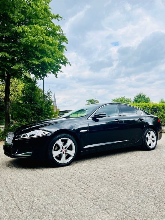 Schwarz Gebraucht 2013 Jaguar XF Limousine | 12.000 € (Fairer Preis) - Bild 1/4