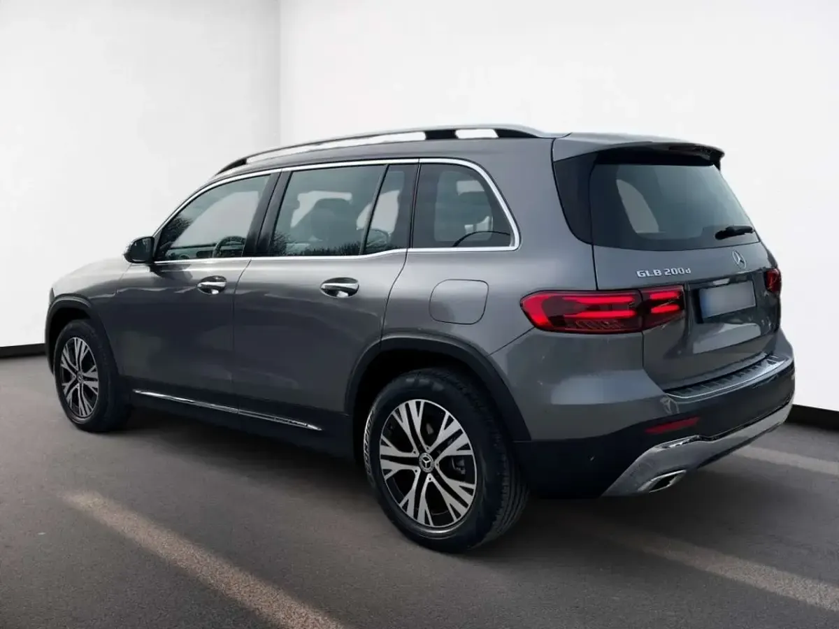 Gebraucht Mercedes GLB200 Progressive 150 PS (110 kW) 2026 Metalliclack mountaingrau SUV