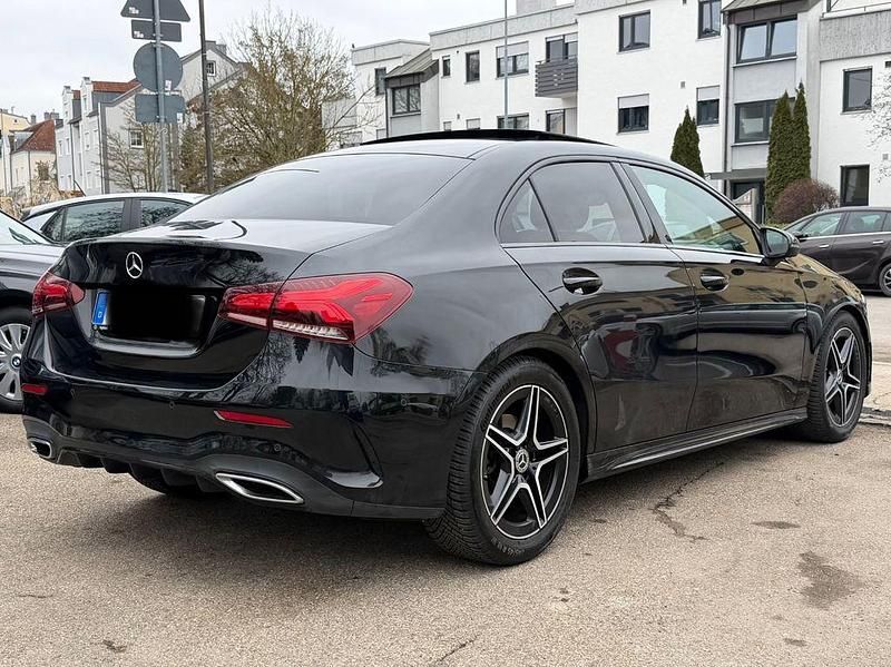 Gebraucht Mercedes A200 163 PS (119 kW) 2020 Kosmosschwarz Limousine