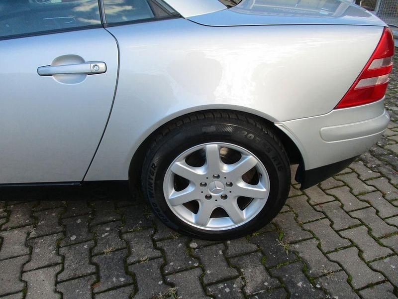 Gebraucht Mercedes SLK230 193 PS (141 kW) 2000 Silber Cabrio