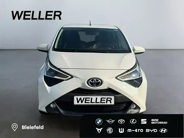 Gebraucht Toyota Aygo X-play 72 PS (52 kW) 2020 Weiss Kleinwagen
