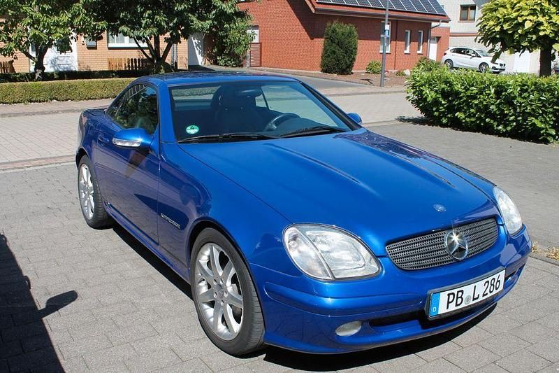 Blau Gebraucht 2002 Mercedes SLK230 Cabrio | 7.999 € (Fairer Preis) - Bild 1/4