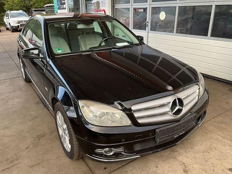 Schwarz Gebraucht 2010 Mercedes C180 Limousine | 6.590 € (Guter Preis) - Bild 1/4
