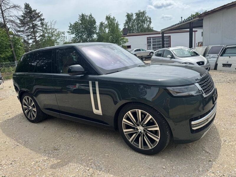 Grün Gebraucht 2022 Land Rover Range Rover Autobiography SUV | 158.900 € (Teuer) - Bild 1/4