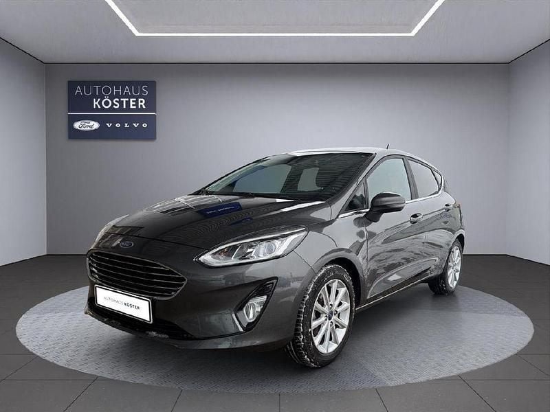 Grau Gebraucht 2018 Ford Fiesta Titanium Limousine | 13.970 € (Fairer Preis) - Bild 1/4