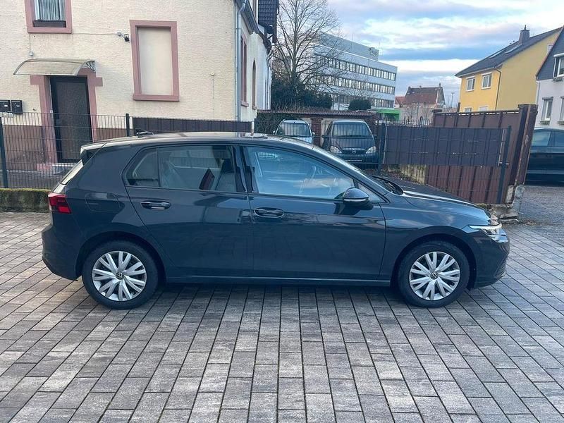 Gebraucht VW Golf VIII 116 PS (85 kW) 2022 Grau Limousine