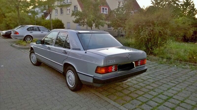 Gebraucht Mercedes 190 122 PS (89 kW) 1983 Blau Limousine