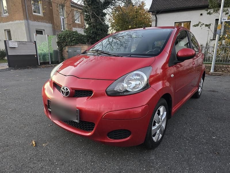 Rot Gebraucht 2010 Toyota Aygo Kleinwagen | 1.690 € (Guter Preis) - Bild 1/4