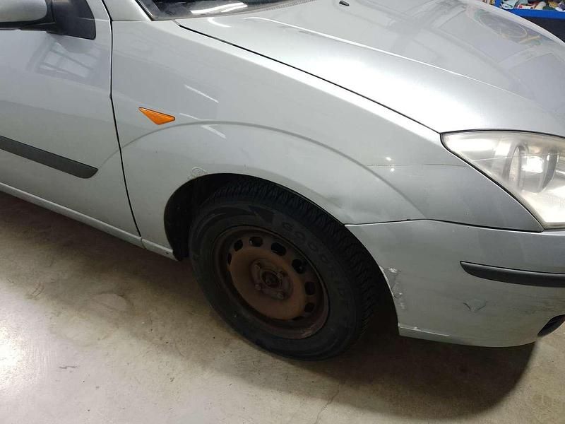 Silber Gebraucht 2003 Ford Focus Limousine | 1.000 € (Fairer Preis) - Bild 1/4