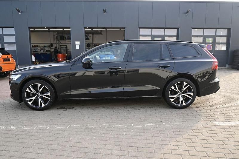 Gebraucht Volvo V60 Plus 197 PS (144 kW) 2025 Schwarz Kombi
