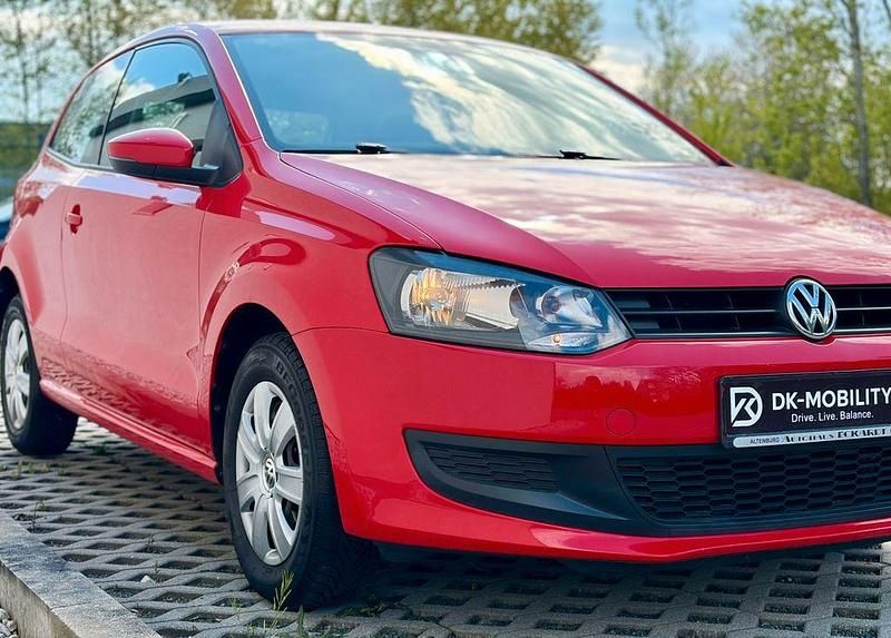 Used VW Polo 69 HP (50 kW) 2014 Red Sedan