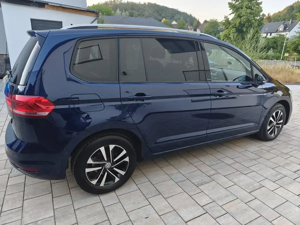 Gebraucht VW Touran 150 PS (110 kW) 2019 Blau Van / Kleinbus