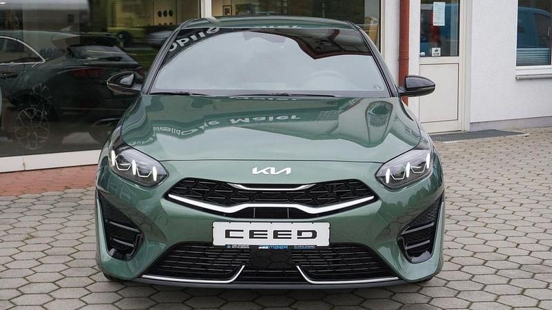 Neu Kia Ceed GT-Line 140 PS (102 kW) 2025 Grün Kleinwagen