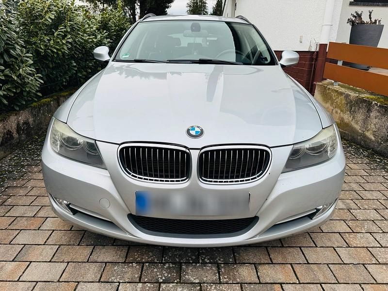 Gebraucht BMW 320 Sport Line 184 PS (135 kW) 2012 Silber Kombi