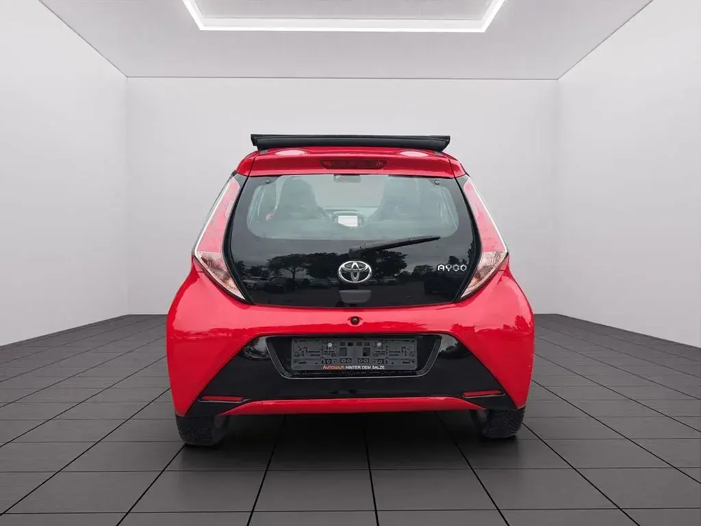 Gebraucht Toyota Aygo X-wave 69 PS (50 kW) 2015 Rot Kleinwagen