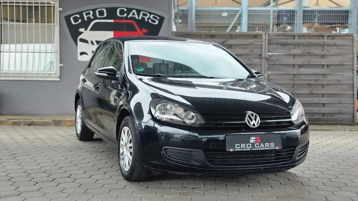 Gebraucht VW Golf VI Trendline 102 PS (75 kW) 2009 Deep black perleffekt Kleinwagen