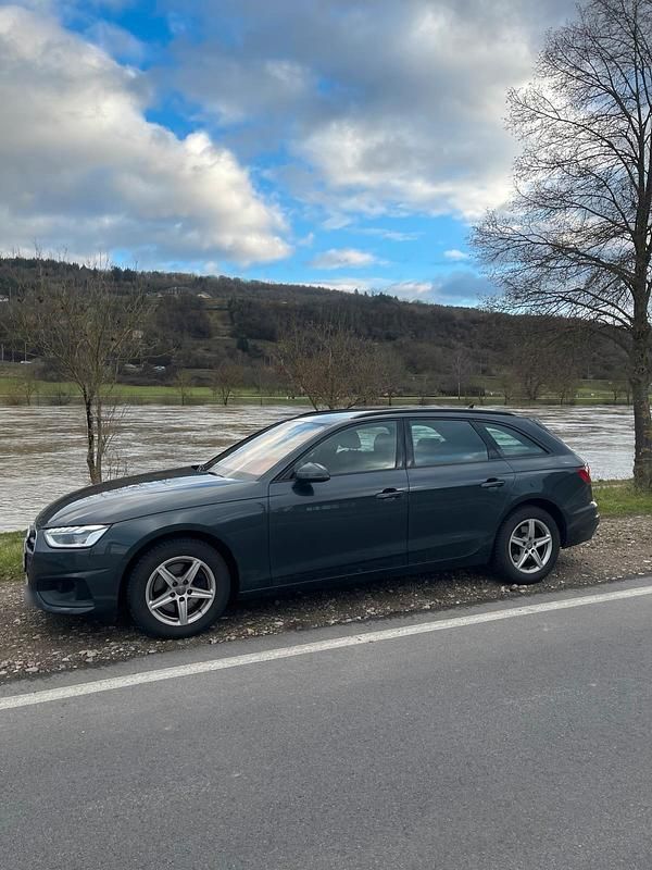 Gebraucht Audi A4 S-Line 163 PS (119 kW) 2020 Grau Kombi