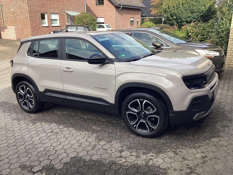Grau Gebraucht 2023 Jeep Avenger Altitude SUV | 18.450 € (Guter Preis) - Bild 1/4