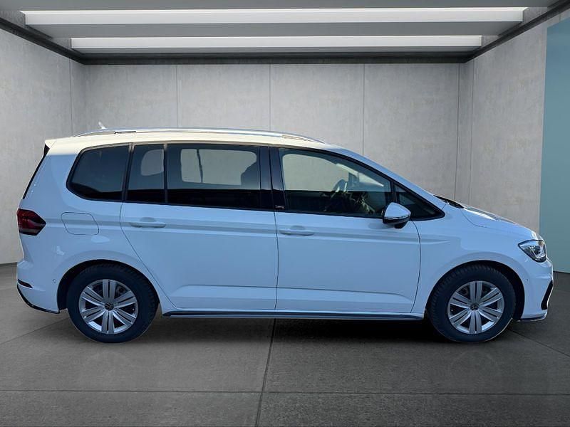 Gebraucht VW Touran 150 PS (110 kW) 2025 Weiß Van / Kleinbus