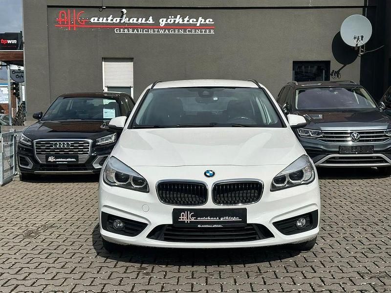Gebraucht BMW 220 Active Tourer Basis 190 PS (139 kW) 2015 Weiß Van / Kleinbus
