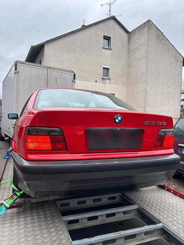 Gebraucht BMW 318 90 PS (66 kW) 1995 Rot Limousine