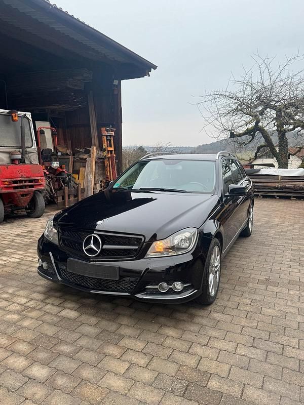 Schwarz Gebraucht 2013 Mercedes C250 Kombi | 12.000 € (Fairer Preis) - Bild 1/4