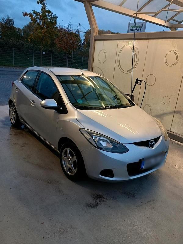 Silber Gebraucht 2009 Mazda 2 Kleinwagen | 3.150 € (Fairer Preis) - Bild 1/4