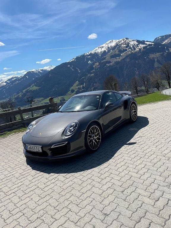 Grau Gebraucht 2015 Porsche 911 Turbo S Coupé | 132.000 € (Etwas zu teuer) - Bild 1/4
