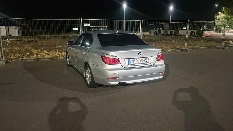 Gebraucht BMW 523 190 PS (139 kW) 2008 Silber Limousine