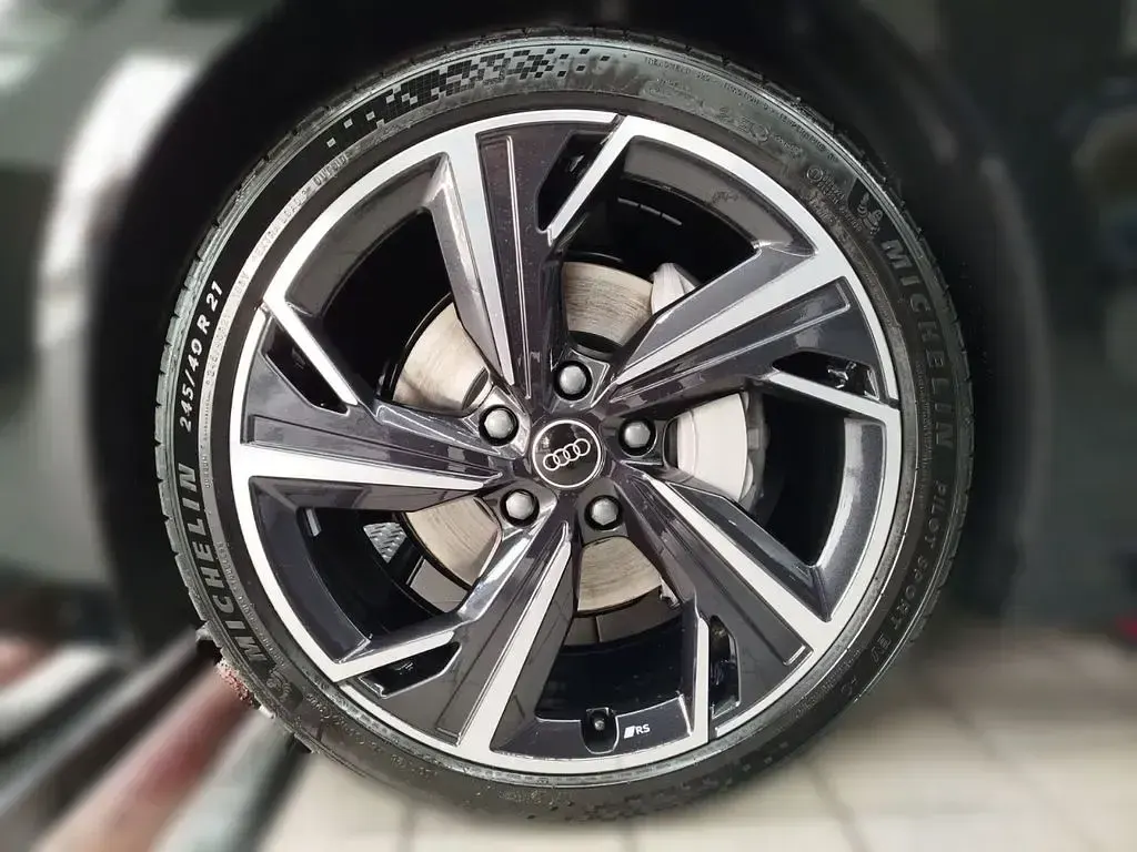 Begagnad Audi A6 e-tron S-Line 269 kW (367 HK) 2026 Svart Kombi