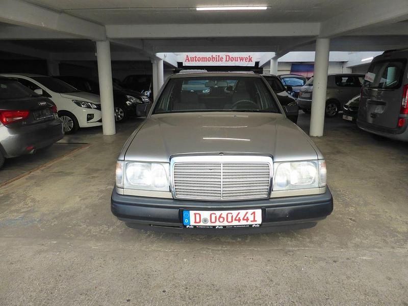 Gebraucht Mercedes 200 105 PS (77 kW) 1987 Braun Limousine