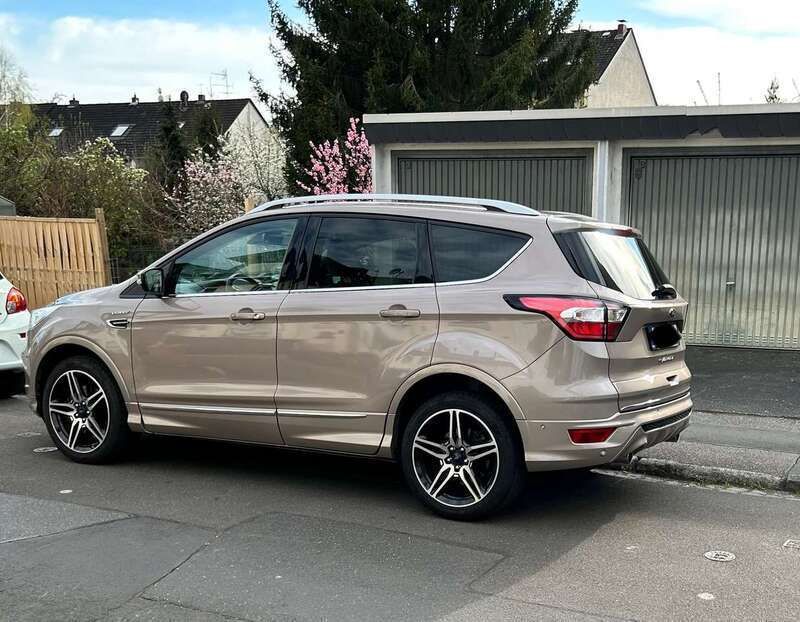 Beige Gebraucht 2019 Ford Kuga Vignale SUV | 23.000 € (Fairer Preis) - Bild 1/4