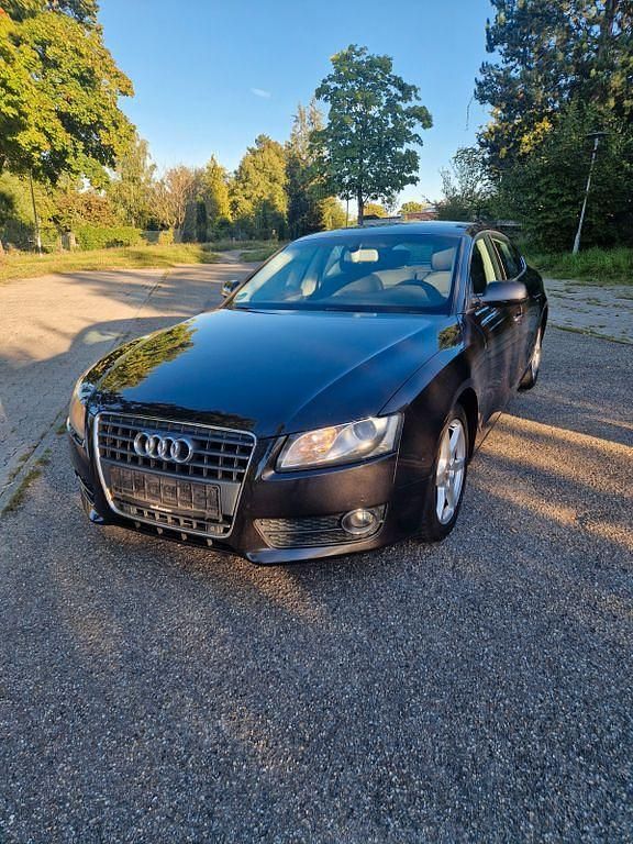 Grau Gebraucht 2011 Audi A5 Sportback Limousine | 13.950 € (Teuer) - Bild 1/4