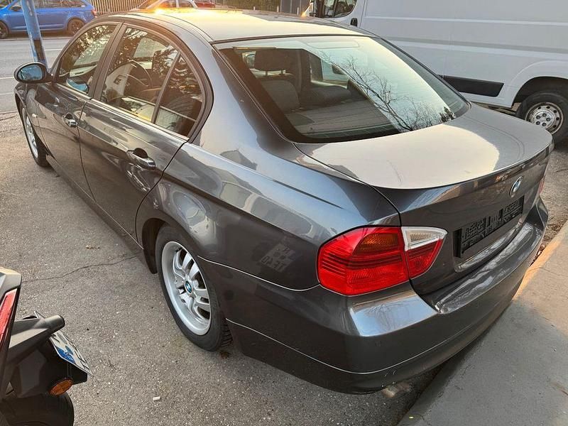 Gebraucht BMW 320 163 PS (119 kW) 2006 Grau Limousine