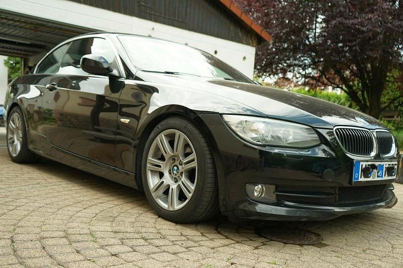 Gebraucht BMW 330 Cabriolet Performance 309 PS (227 kW) 2013 Schwarz Cabrio