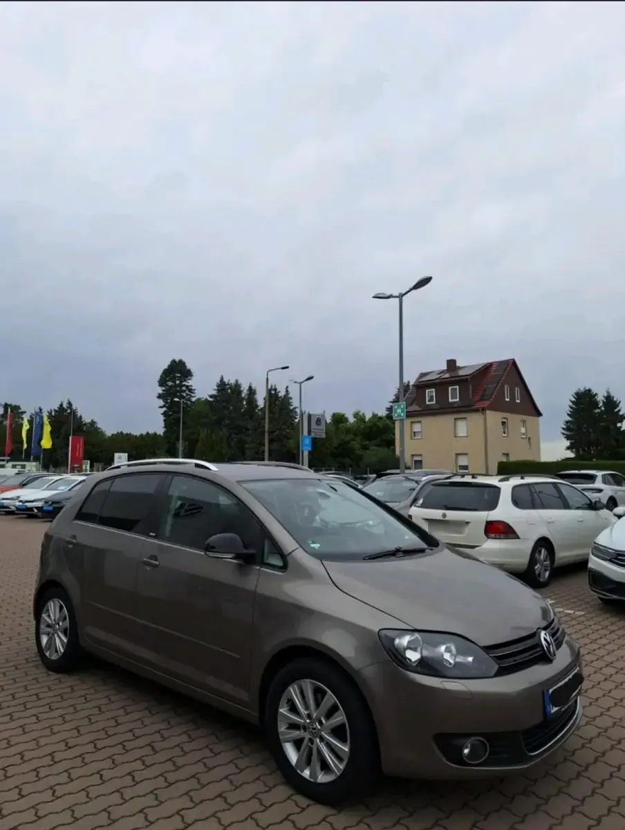 Gebraucht VW Golf Plus Cross Style 122 PS (89 kW) 2012 Braun Van / Kleinbus