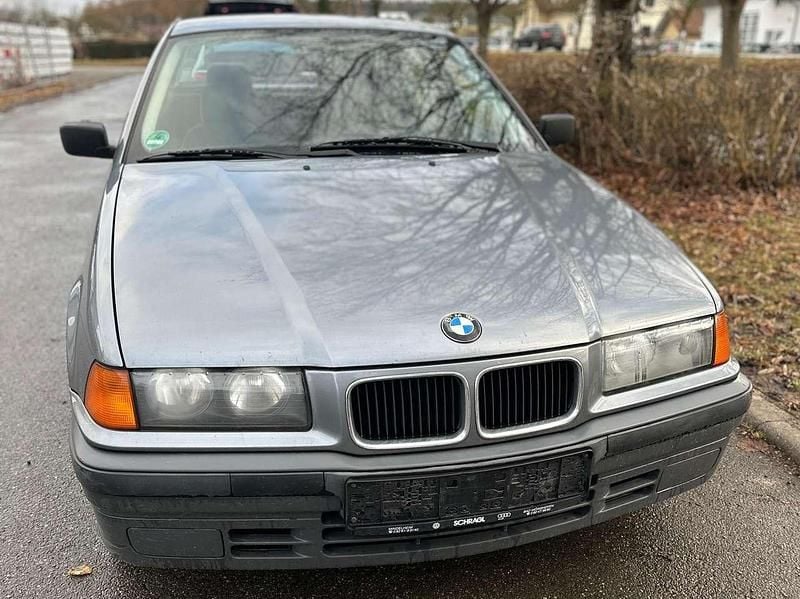 Gebraucht BMW 316 102 PS (75 kW) 1995 Grau Limousine