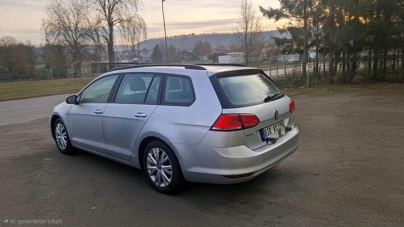 Silber Gebraucht 2015 VW Golf VII Comfortline Kombi | 5.700 € (Guter Preis) - Bild 1/4