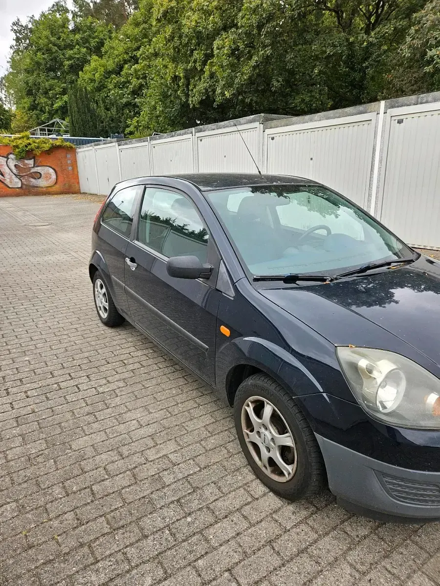Gebraucht Ford Fiesta 60 PS (44 kW) 2006 Blau Kleinwagen
