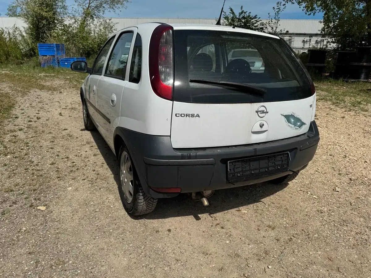 Usata Opel Corsa 75 CV (55 kW) 2004 Bianco Utilitaria