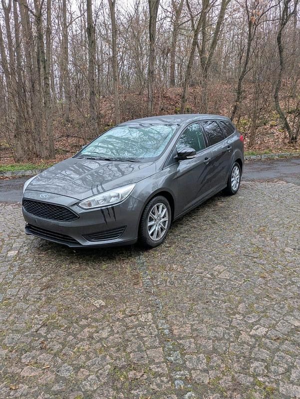 Gebraucht Ford Focus 100 PS (73 kW) 2016 Grau Kombi