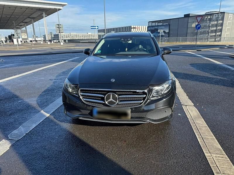 Gebraucht Mercedes E220 AMG 190 PS (139 kW) 2018 Schwarz Kombi