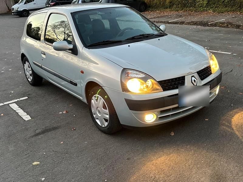 Gebraucht Renault Clio II 58 PS (42 kW) 2001 Silber Kleinwagen