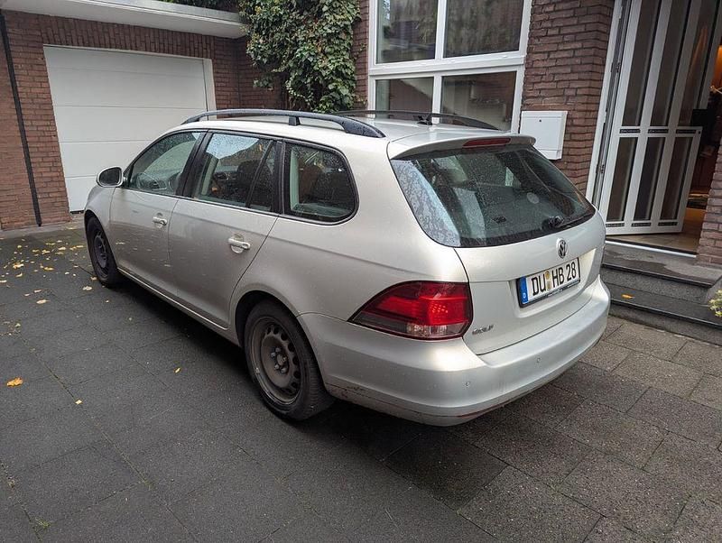 Silber Gebraucht 2011 VW Golf VI Trendline Kombi | 5.970 € (Fairer Preis) - Bild 1/4