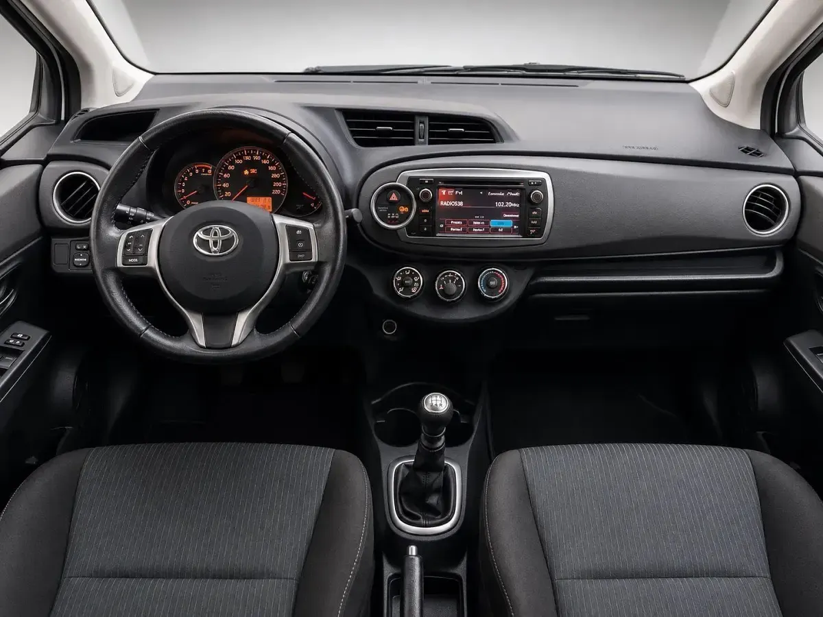Gebraucht Toyota Yaris 99 PS (72 kW) 2012 Weiß Kleinwagen